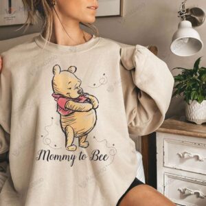Mommy To Bee Funny Birthday Gifts For Mom Sweatshir