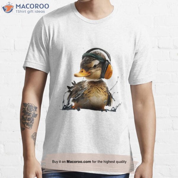 Duckling DJ Fun Design Of A Duck Listening To Music Essential T-Shirt