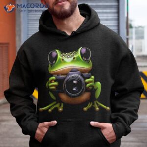 Cute Frog Photographer – Holding Camera Shirt