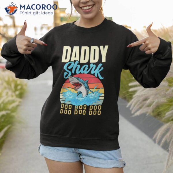 Funny Retro Fathers Day Dad Shark Daddy Shirt