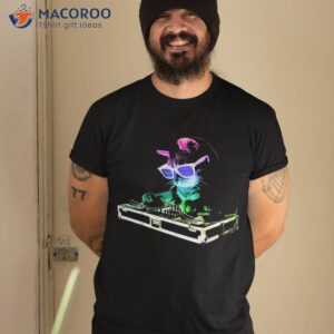 HOUSE CAT (Rainbow DJ Kitty) | Fitted T-Shirt