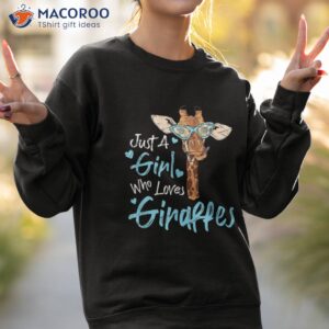 just a girl who loves giraffe shirt sweatshirt 2