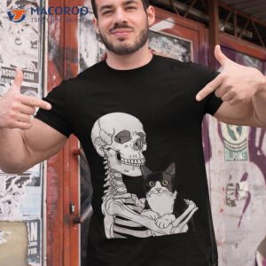 skeleton holding a cat halloween costume shirt tshirt 1