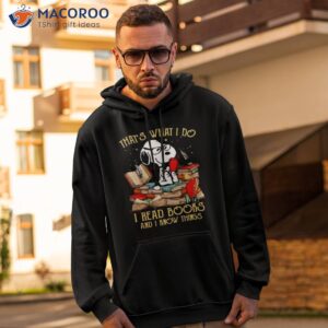 snoopy thats what i do i read books and i know things 2023 vintage shirt hoodie 2