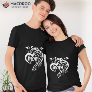 Soon To Be Mommy Est 2023 Pregnancy Announcement Mom Gift T-Shirt