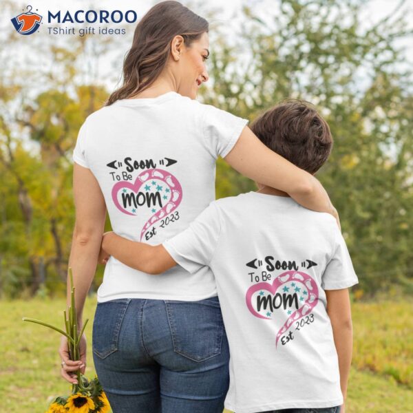 Soon To Be Mommy Est 2023 Pregnancy Announcement Mom Women Gift T-Shirt