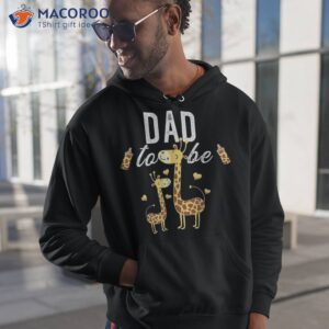 dad to be giraffe baby shower cute shirt hoodie 1