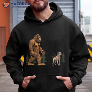 funny catahoula leopard bigfoot dog walking mom dad kids shirt hoodie