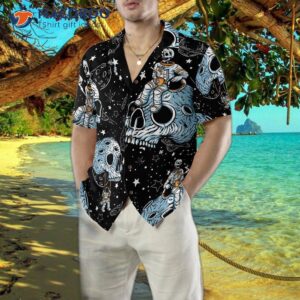 lonely skull planet from outer space hawaiian shirt 4