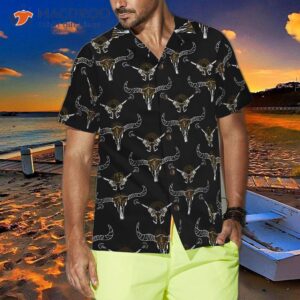 long horn skull and gun hawaiian shirt 4