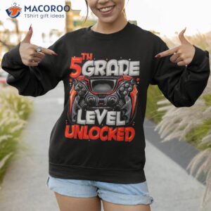 5th grade level unlocked game on back to school shirt sweatshirt 1