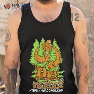 bigfoot hug tree shirt tank top