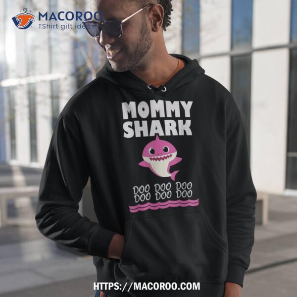 Funny Mommy Shark Shirt Gift For Mother Tee