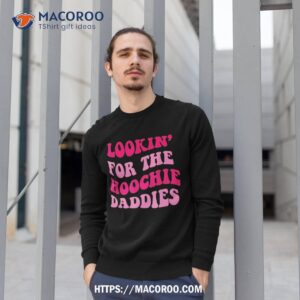 lookin for the hoochie daddies shirt sweatshirt 1