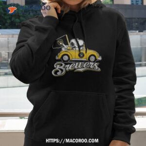 snoopy drives car with milwaukee brewers flag shirt hoodie