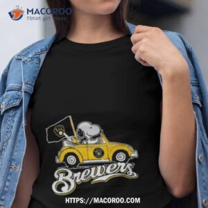 snoopy drives car with milwaukee brewers flag shirt tshirt