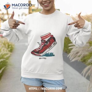 chgo marathon white performance shirt sweatshirt 1