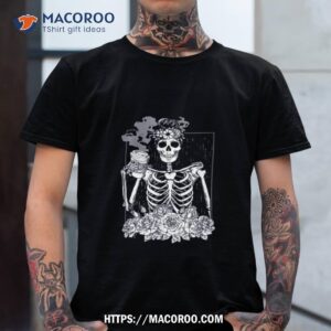 coffee drinking skeleton messy bun skull wo halloween shirt skeleton head tshirt