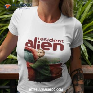 Graphic Christmas Design Xmas Resident Alien Shirt