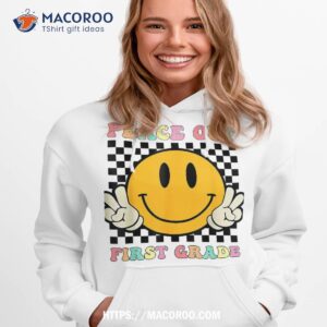 hippie smile face peace out first 1st grade class of 2023 shirt hoodie 1