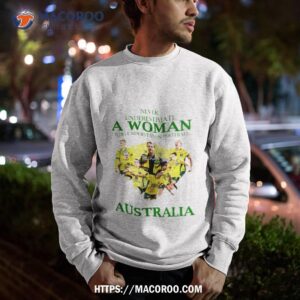 never underestimate a woman who understands football australia signatures shirt sweatshirt