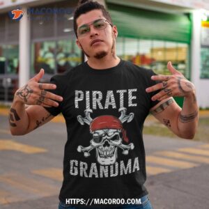 Pirate Grandma | Mom Skull Crossbones Flag Halloween Shirt, Scary Skull