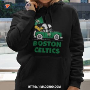 snoopy and woodstock driving car boston celtics shirt hoodie 2