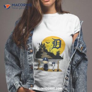 Snoopy Charlie Brown Sit Under Moon Detroit Tigers Halloween Shirt