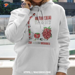 the strawberries modern family shirt hoodie