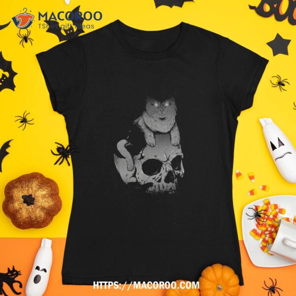 Black Cat Sitting On Skull – Halloween Luminous Shirt