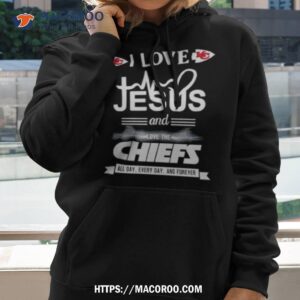 i love jesus and love the chiefs all day every day and forever shirt hoodie