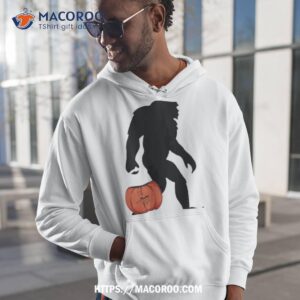 Innesota Vikings Bigfoot Halloween Shirt 1 innesota vikings bigfoot halloween shirt hoodie 1