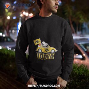 iowa hawkeyes basketball snoopy dog driving car shirt sweatshirt