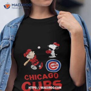 Peanuts Charlie Brown And Snoopy Playing Baseball Chicago Cubs Shirt