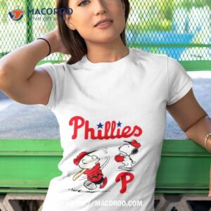 Peanuts Charlie Brown And Snoopy Playing Baseball Philadelphia Phillies Shirt 3 peanuts charlie brown and snoopy playing baseball philadelphia phillies shirt tshirt 1