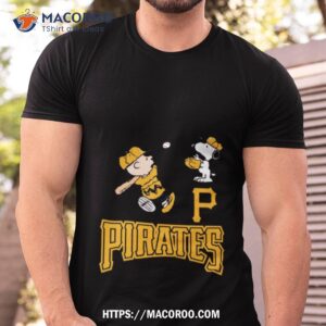 Peanuts Charlie Brown And Snoopy Playing Baseball Pittsburgh Pirates Shirt