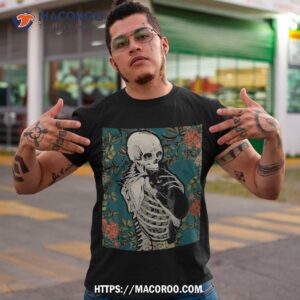 skeleton holding a cat shirt lazy halloween costume skull tshirt