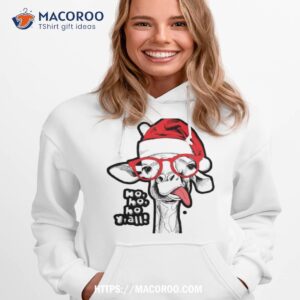 giraffe wearing santa hat christmas shirt hoodie 1