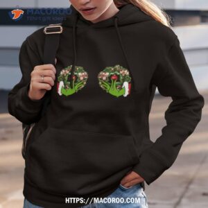grinch hands holding wreath boobs shirt hoodie 3