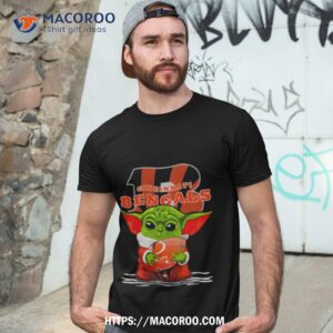 Master Yoda Hug Cincinnati Bengals T Shirt