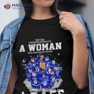 never underestimate a woman who understands hockey and love toronto maple leafs 2023 signatures shirt tshirt