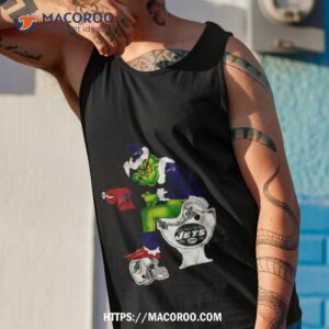 new england patriots grinch sitting on new york jets toilet and step on miami dolphins helmet t shirt tank top 1