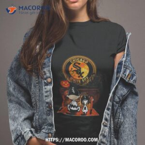 Peanut Snoopy And Charlie Brown Chicago White Sox Sitting Under Moon Halloween 2023 Shirt