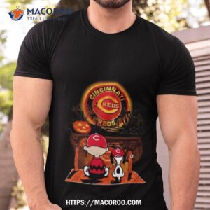 Peanut Snoopy And Charlie Brown Cincinnati Reds Sitting Under Moon Halloween 2023 Shirt
