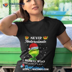 santa grinch never underestimate a woman who works at domino s christmas shirt tshirt 1