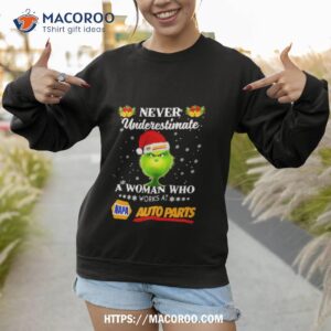 santa grinch never underestimate a woman who works at napa auto parts christmas shirt sweatshirt 1
