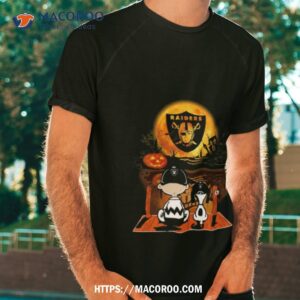 Snoopy And Charlie Brown Las Vegas Raiders Sitting Under Moon Halloween 2023 T Shirt