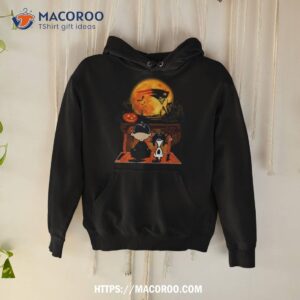 Snoopy And Charlie Brown New England Patriots Sitting Under Moon Halloween 2023 T Shirt