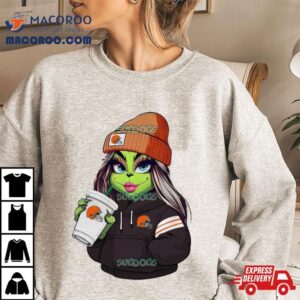 Female Grinch Girl Cleveland Browns Drink Coffee Tshirt