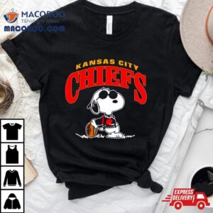 Vintage Snoopy Football Kansas City Chiefs Nfl Tshirt